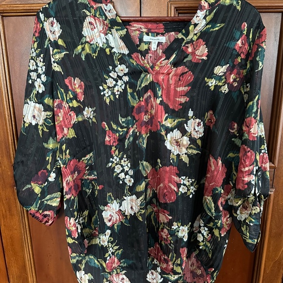 Maurices Women Long Sleeve Hi-Lo Black Gold Specks Red Floral Top Size M EUC - Picture 5 of 11